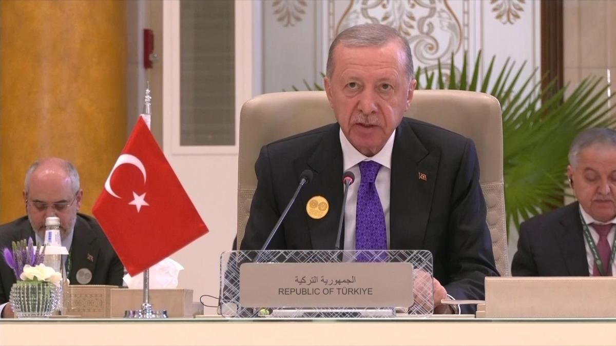 Cumhurbaşkanı Recep Tayyip Erdoğan, Riyad’da “Arap Ligi Olağanüstü Ortak Zirve