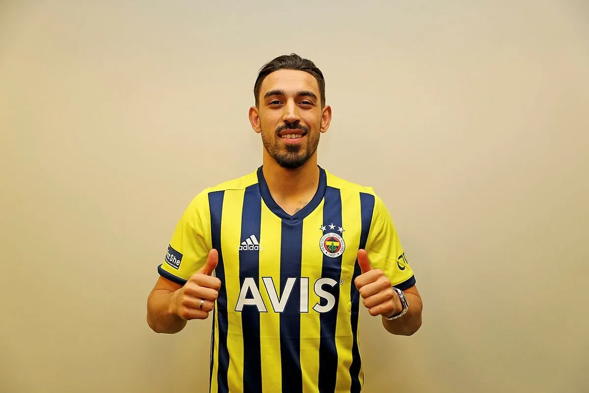 Türk futbolunun yükselen yıldızlarından İrfan Can Kahveci, orta saha pozisyonunda