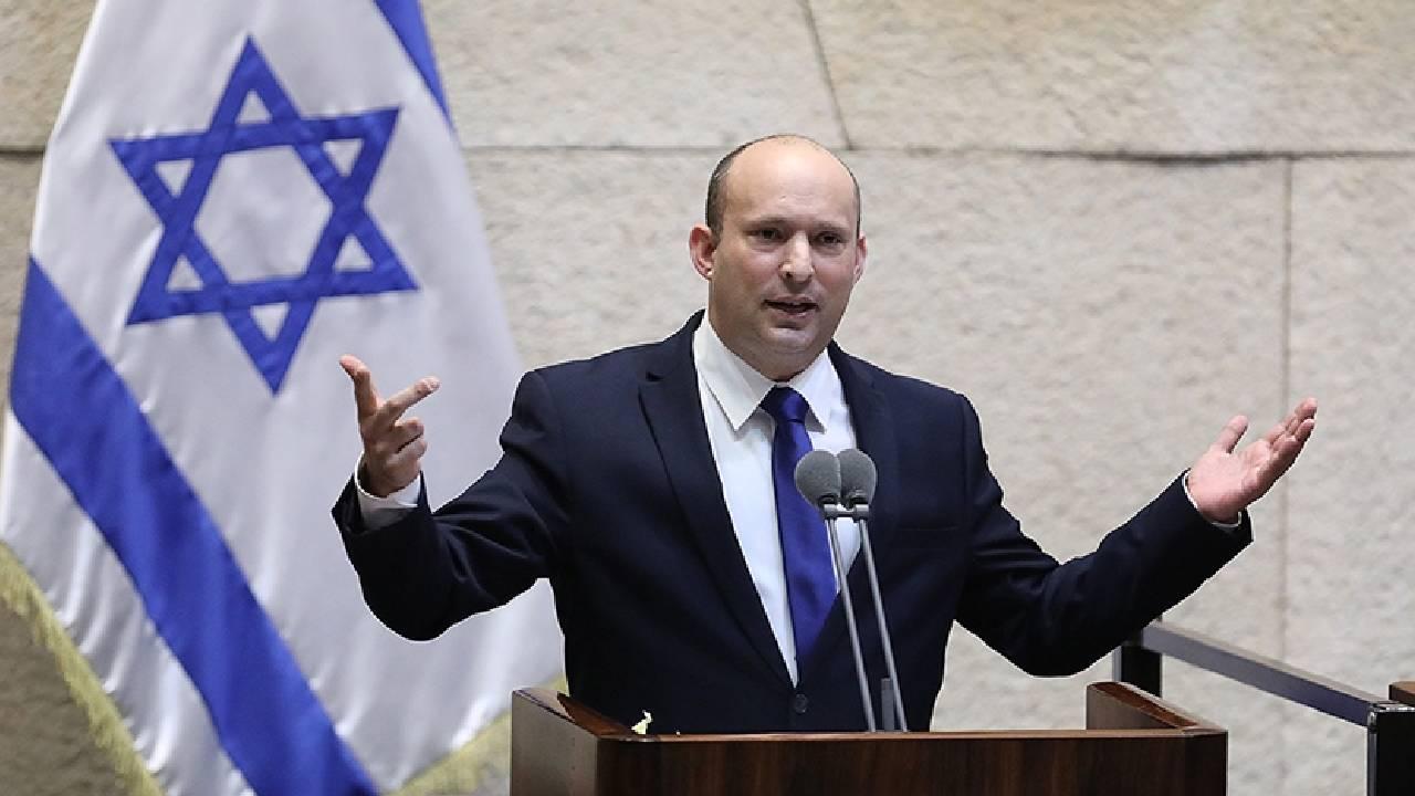 Eski Başbakan Bennett, X platformundaki hesabından yayımladığı açıklamada, Başbakan Binyamin