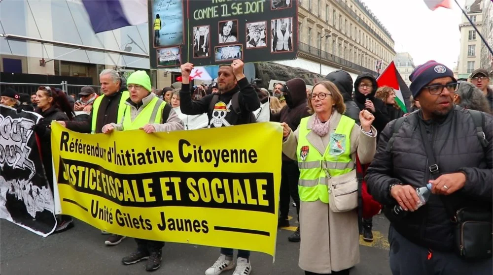 Sarı Yelekliler Paris’i Ayağa Kaldırdı: ‘Macron İstifa’ Sloganları Sokakları İnletti