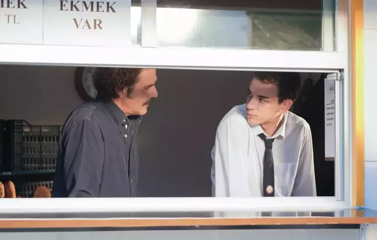 Mehmet Günsür'ün Yeni Rolü Hasan: "Beceriksizlikleriyle Beni Kendine Çekti"