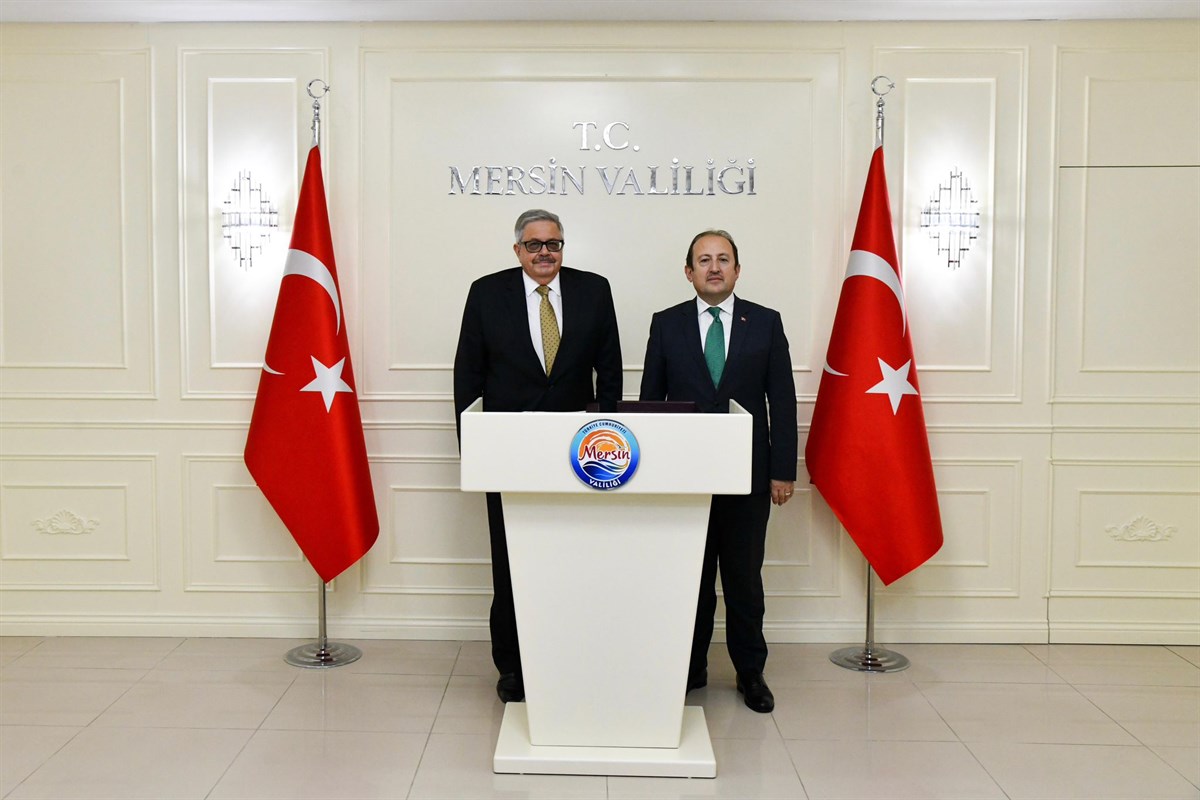 Mersin Valiliği’nde gerçekleştirilen görüşmede Vali Pehlivan ve Büyükelçi Aleksei V.