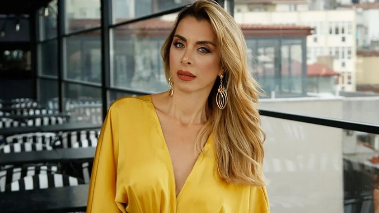   Kızılcık Şerbeti dizisinde Nilay’ın annesi Serap karakterine hayat veren
