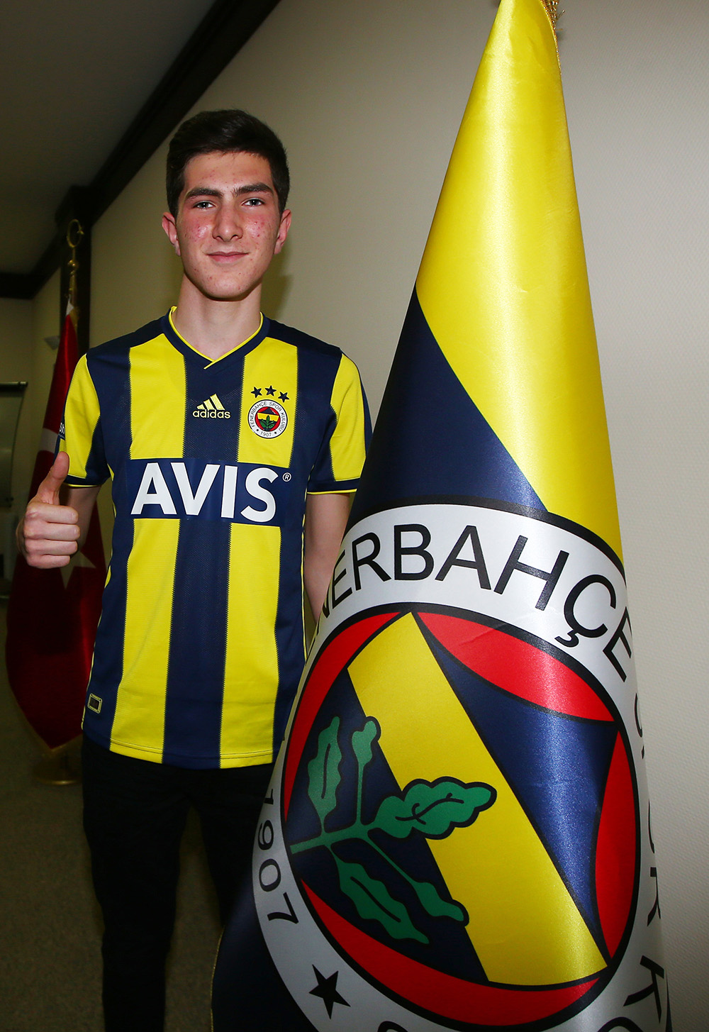 Fenerbahçe’nin Kalecisi Osman Ertuğrul Çetin Kimdir? Kaç Yaşında, Babası Kim, Hangi Partiden, Aslen Nereli, Hangi Takımlarda Forma Giydi? Fenerbahçe’nin Kalecisi Osman Ertuğrul Çetin Kimdir? Kaç Yaşında, Babası Kim, Hangi Partiden, Aslen Nereli, Hangi Takımlarda Forma Giydi?