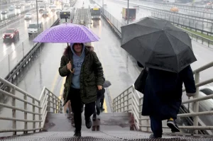 Meteoroloji’nin uyardığı soğuk hava dalgası Türkiye’yi etkisi altına aldı. Pazar
