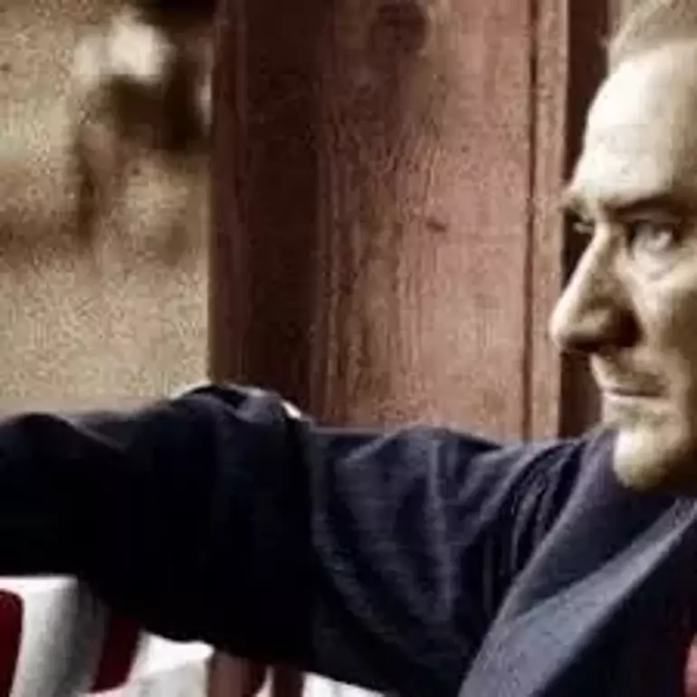 Ünlü İsimlerden 10 Kasım’a Özel Paylaşımlar: Mustafa Kemal Atatürk Özlemle Anıldı
