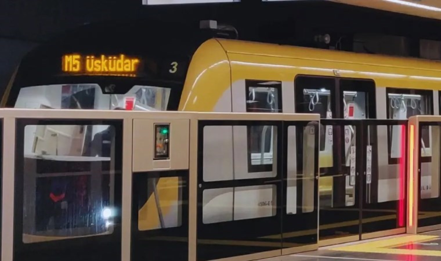 Alınan bilgiye göre, Üsküdar’dan Samandıra’ya seyir halinde olan metro, Bulgurlu