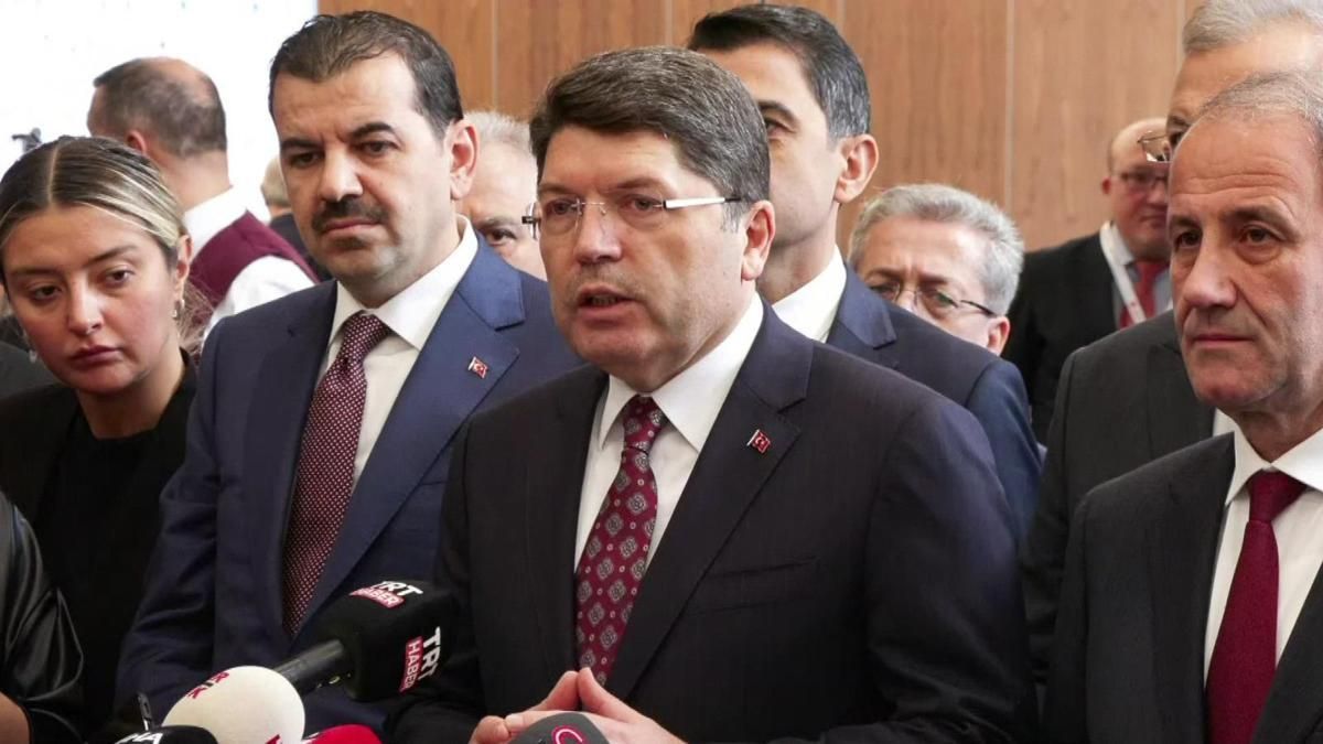 Adalet Bakanı Yılmaz Tunç, gündemdeki gelişmelerle ilgili açıklamalarda bulundu, gazetecilerin
