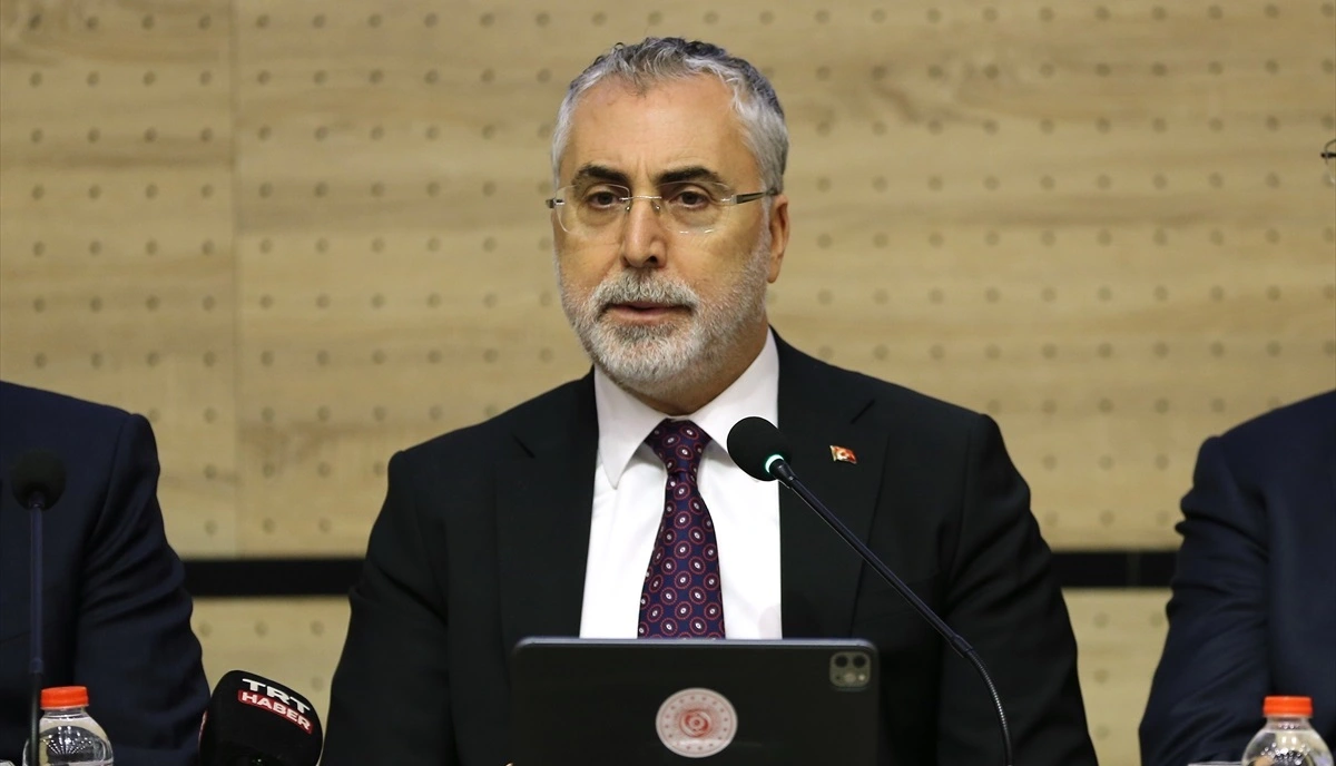 Bakan Işıkhan, Bakanlıkta düzenlenen perakende sektöründe faaliyet yürüten firmaların temsilcilerinin