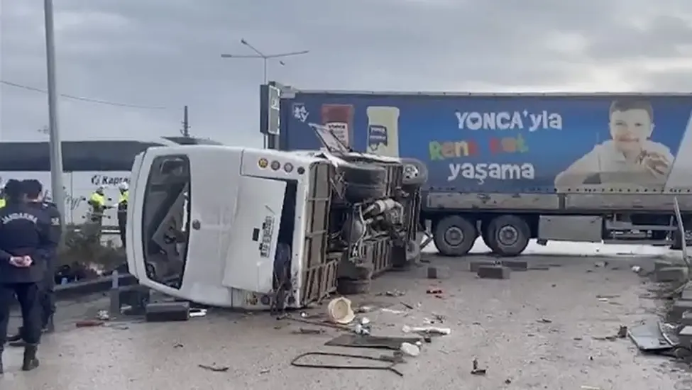 Balıkesir merkez Pamukçu mevkiinde sürücülerinin kimliği ve plakaları henüz öğrenilemeyen