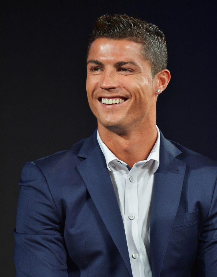 Cristiano Ronaldo Biyografisi: Boyu, Kilosu, Yaşı, Hangi Ülkeli, Hangi Takımda, Hangi Ayak, Hangi Takımlarda Oynadı?