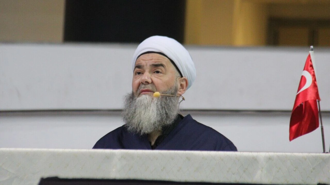 Cübbeli Ahmet Hoca olarak tanınan Ahmet Mahmut Ünlü, Kayseri’ye gerçekleştirdiği