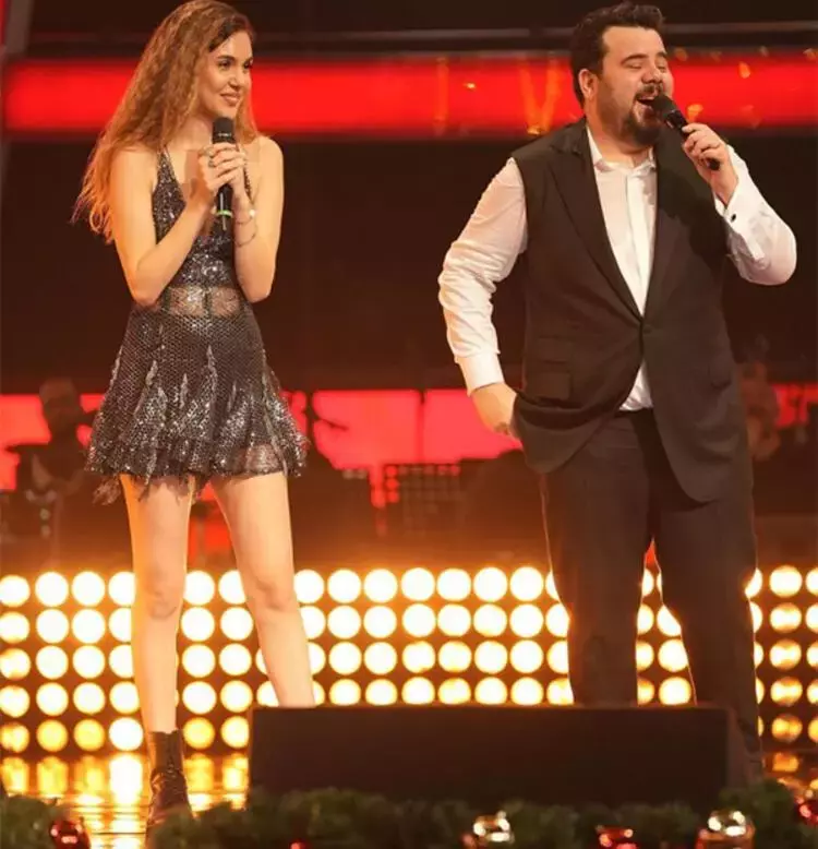Eser Yenenler-Berfu Yenenler O Ses Türkiye 2025 Yılbaşı Özel İzle! Performanslarıyla Göz Doldurdu