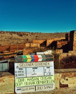 Hasan Doğan’ın yönetmenliğini üstlendiği “Gelenek Görenek” filmi, güçlü oyuncu kadrosu