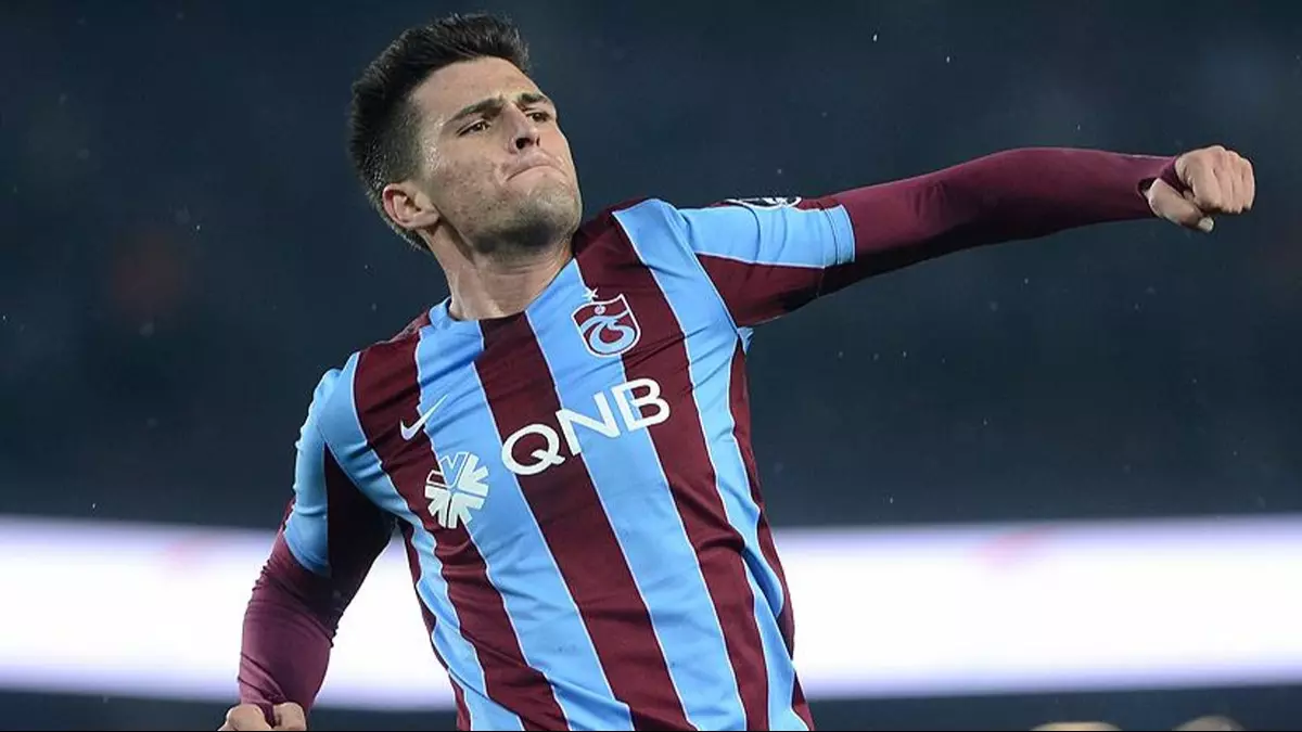Türkiye’nin son yıllarda yetiştirdiği önemli futbolcular arasında yer alan Okay