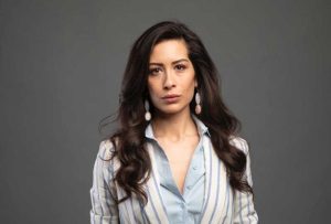 Türk televizyon dünyasının dikkat çeken isimlerinden biri olan Yağmur Özbasmacı,