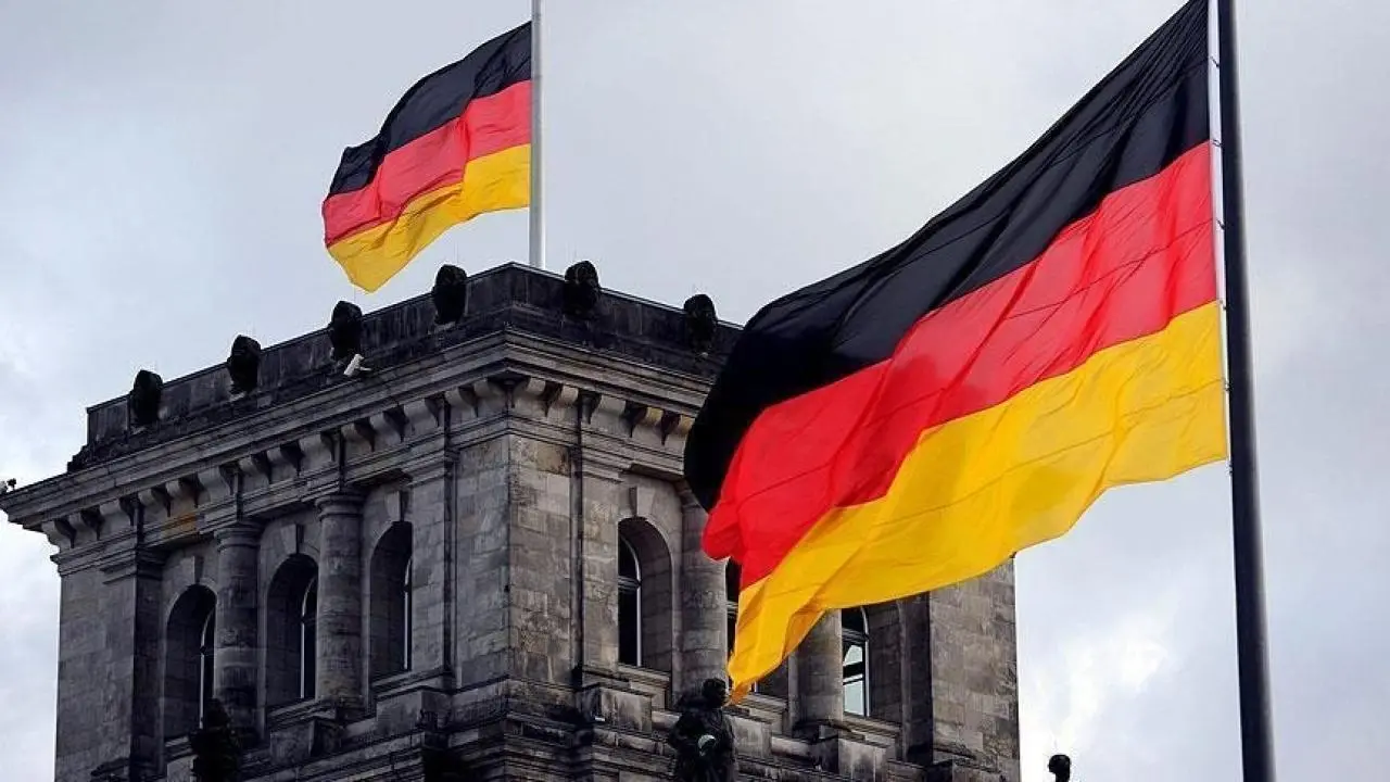 Almanya Cumhurbaşkanı Frank-Walter Steinmeier, Şansölye Olaf Scholz’un üçlü koalisyonunun çökmesinin