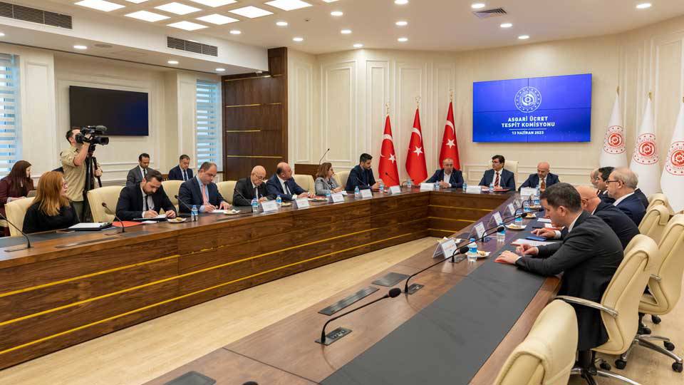 Türkiye’nin en önemli ekonomik gündem maddelerinden biri olan asgari ücret
