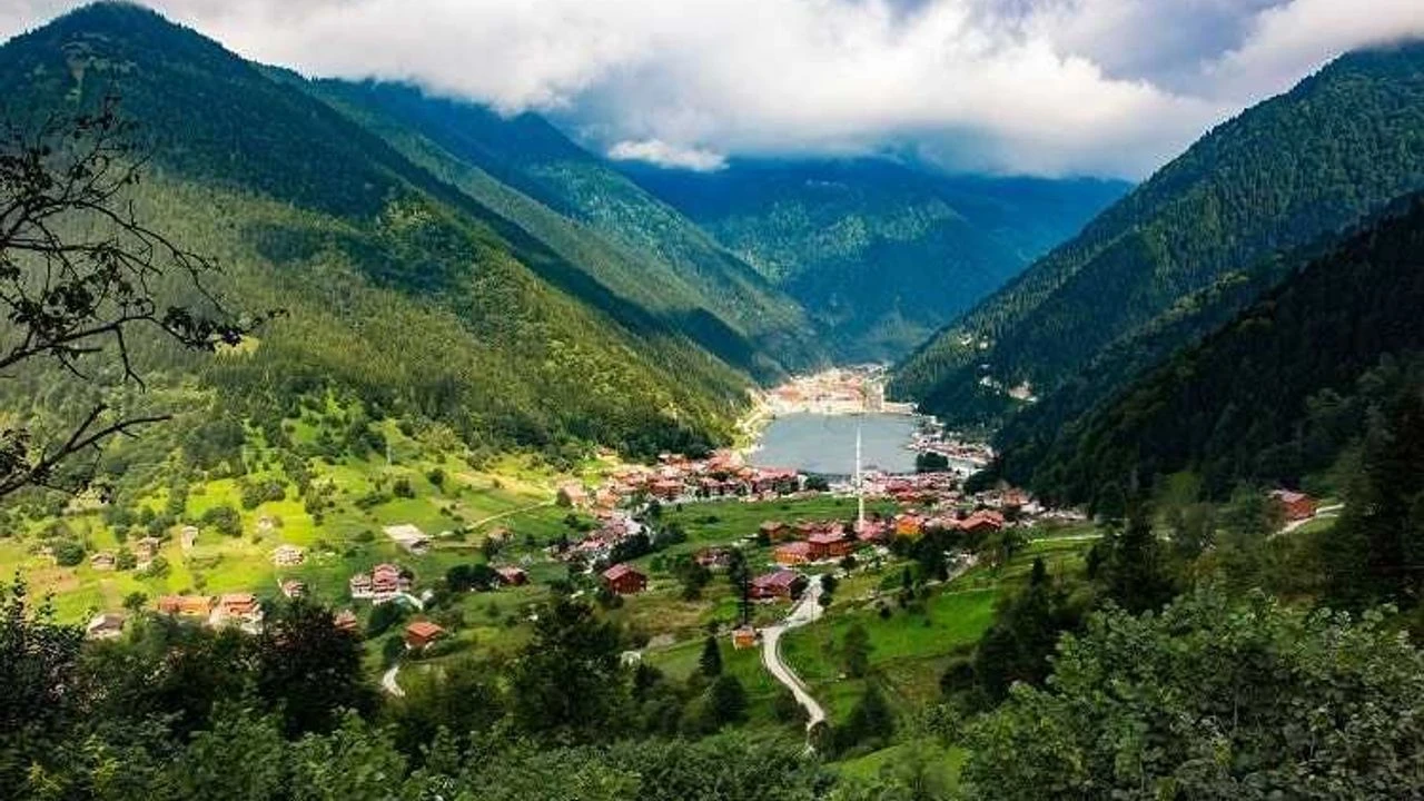 Bulutların Üzerinde Dizisi oyuncuları