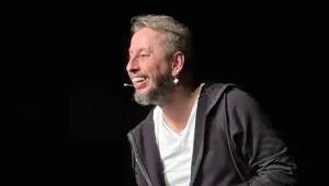 Cem İşçiler kaç yaşında? Cem İşçiler, son yıllarda stand-up dünyasında