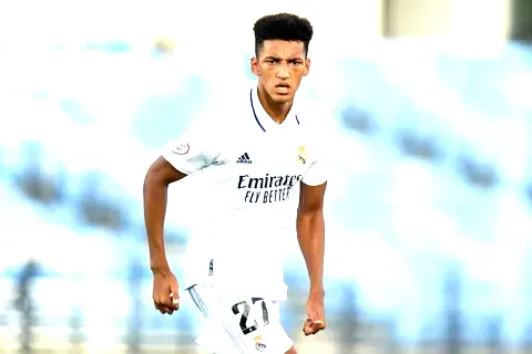 Álvaro Rodríguez Kimdir? Boyu, Kilosu, Kaç Yaşında, Dini, Babası Nereli, Kökeni Ne, Mevkisi ve Hangi Takımlarda Oynadı? Real Madrid Álvaro Rodríguez Biyografisi ve Futbol Kariyeri
