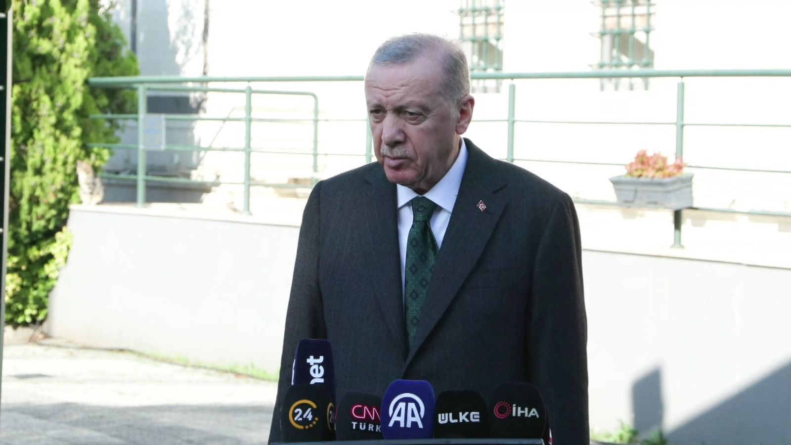 Cumhurbaşkanı Recep Tayyip Erdoğan, cuma namazı sonrası gündeme dair açıklamalarda