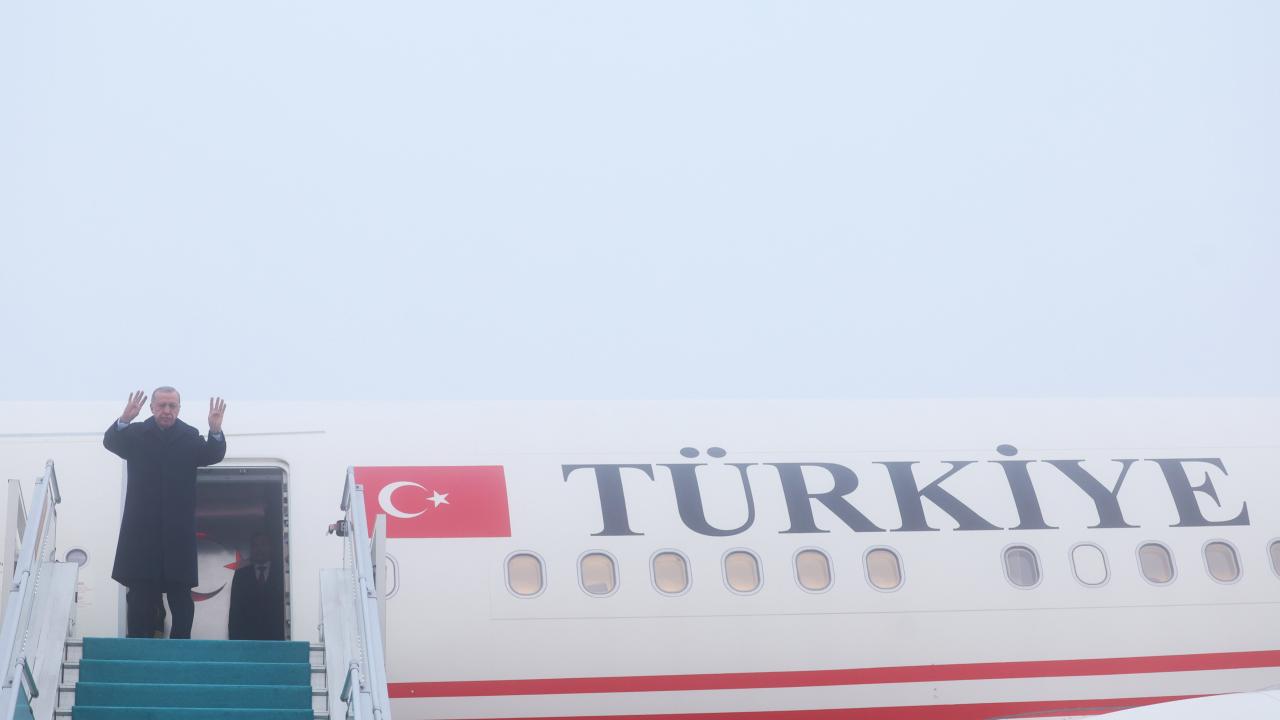 Cumhurbaşkanı Erdoğan’ı Esenboğa Havalimanı’ndan Cumhurbaşkanı Yardımcısı Cevdet Yılmaz ile Ankara