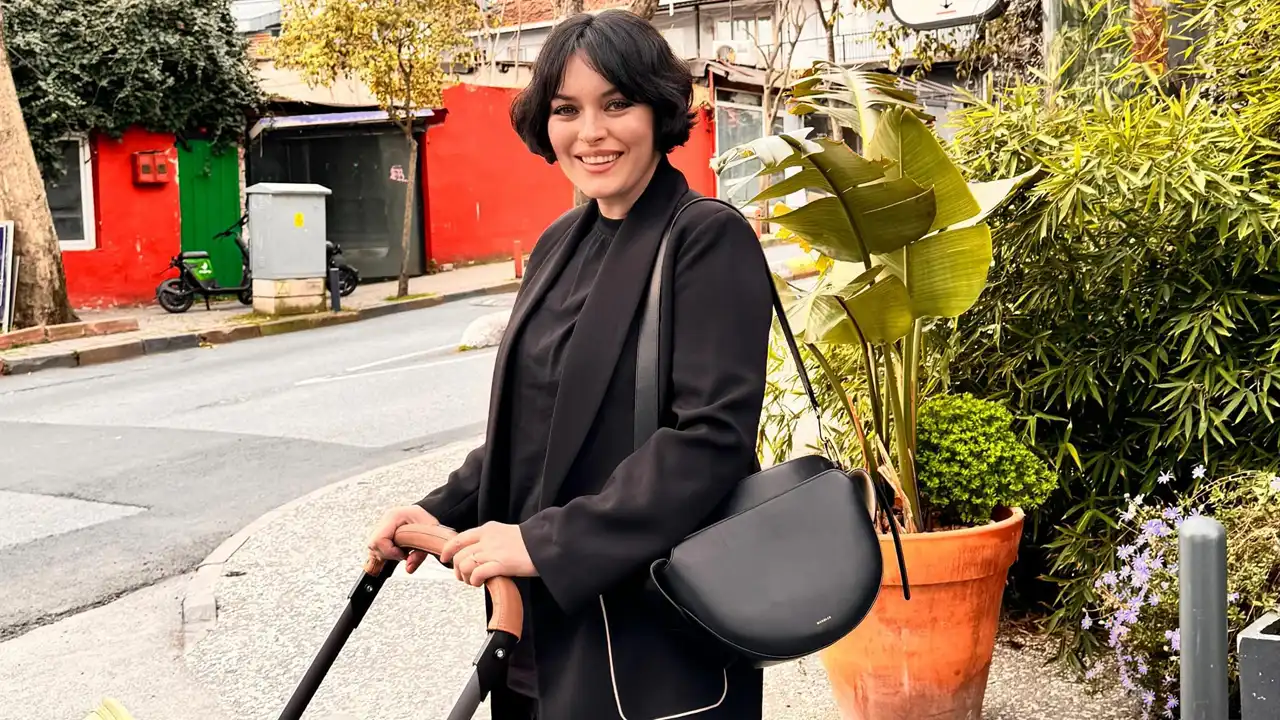 Ezgi Mola yaşında