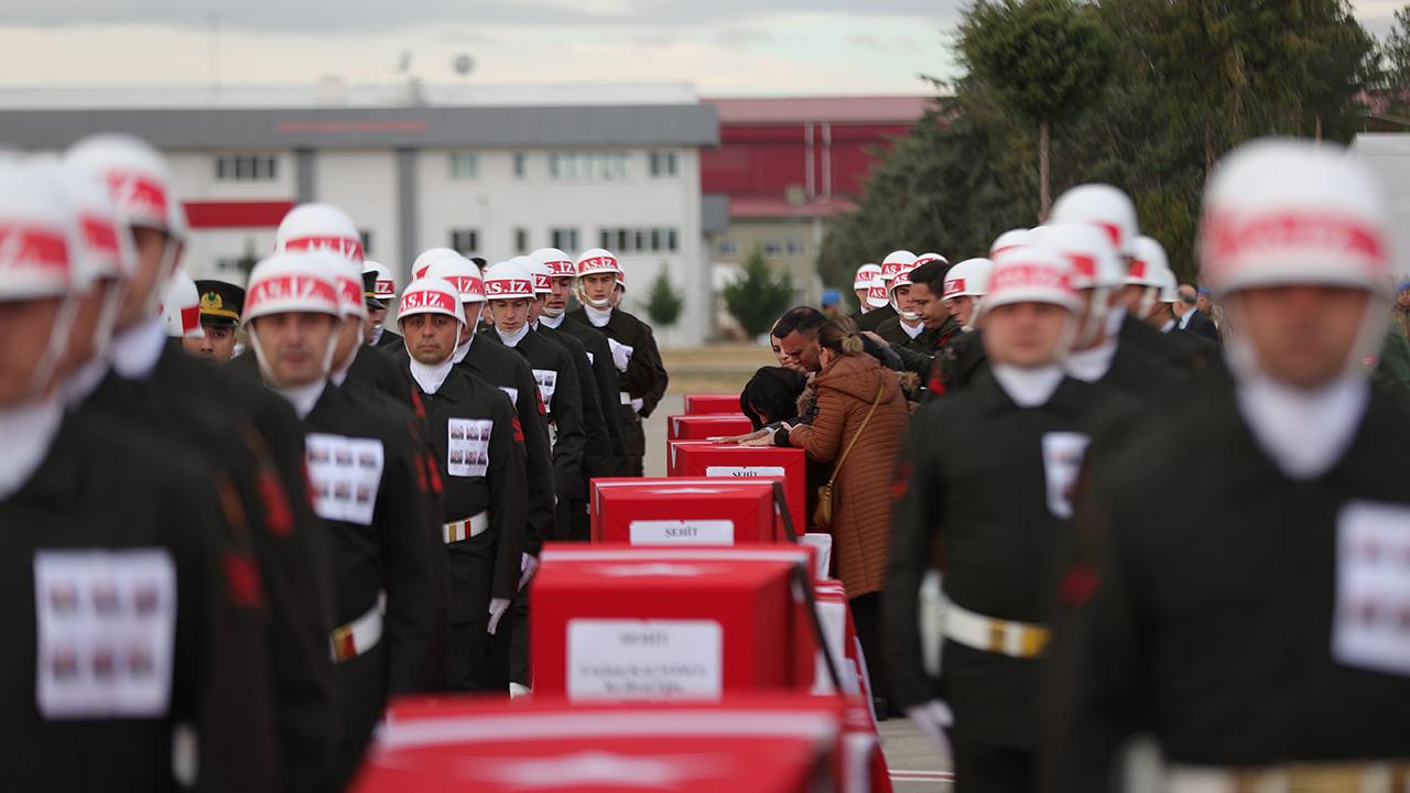 Helikopterin düşmesi sonucu şehit olan Isparta Kara Havacılık Okul Komutanı