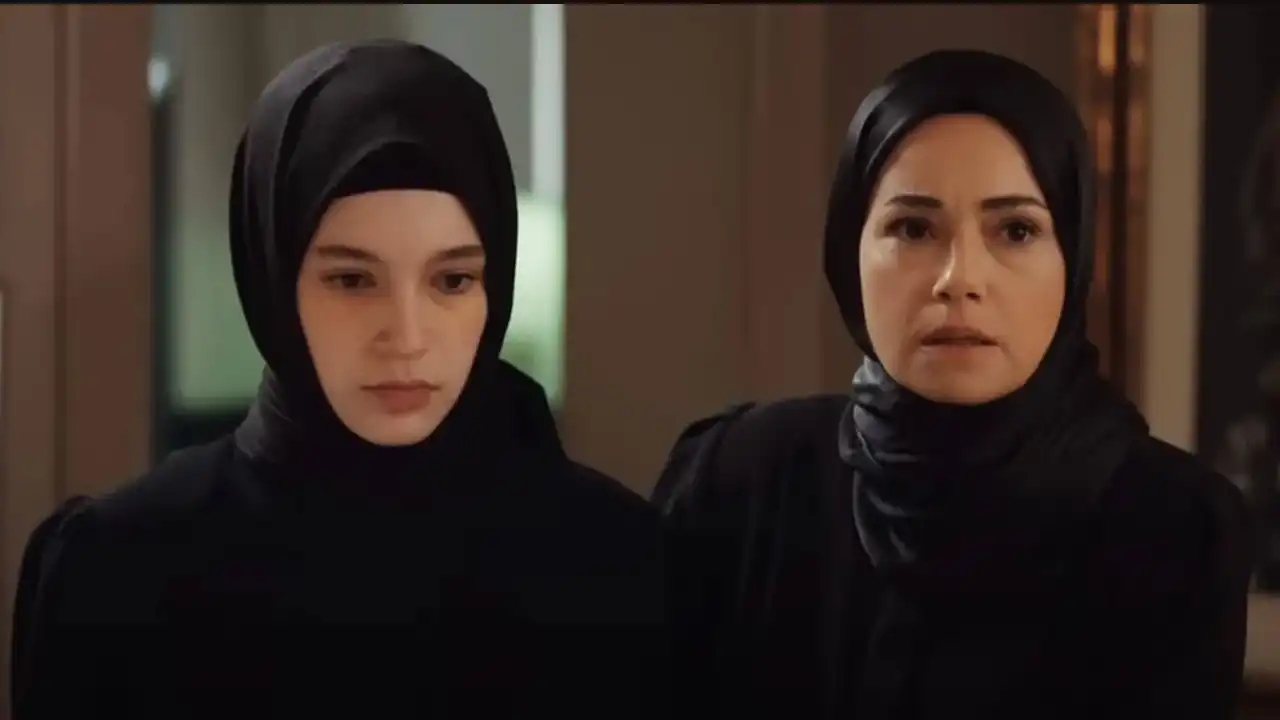 Kızıl Goncalar Zeynep Tezel kimdir