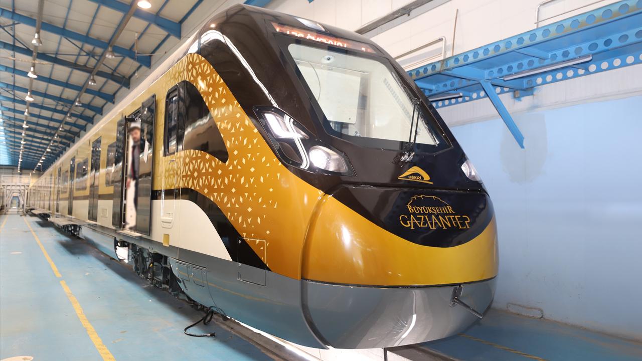 Ulaştırma ve Altyapı Bakanı Abdulkadir Uraloğlu, Milli Banliyö Tren Seti