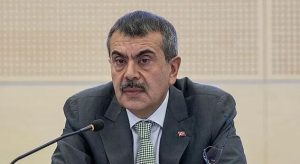 Binlerce ücretli öğretmen, maaşlarının neden geciktiğini ve ne zaman hesaplara