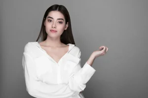 Simay Barlas, son dönemde yıldızı parlayan Türk oyunculardan biri. 7