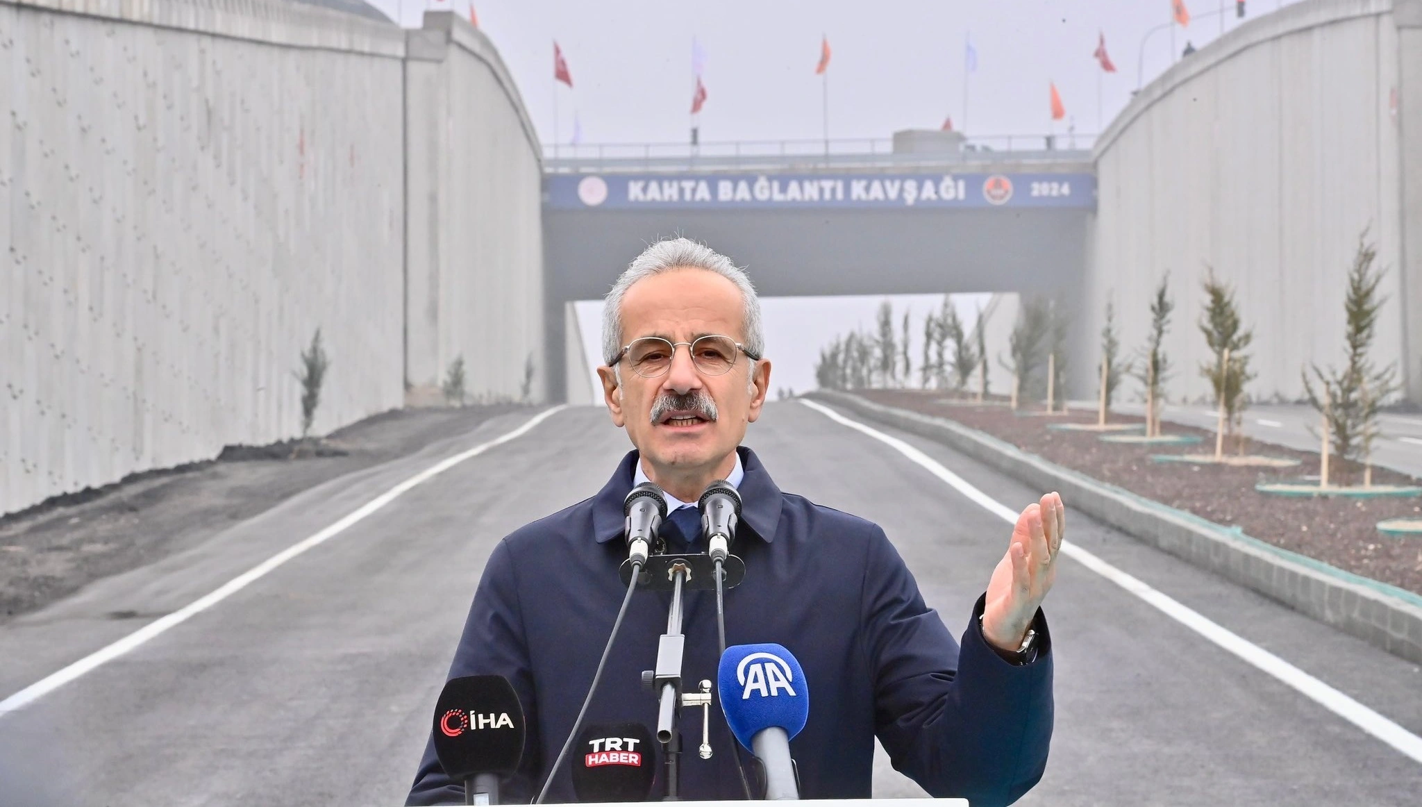 Bakan Uraloğlu, Kahta-Narince-Siverek yolunun açılışında yaptığı konuşmada, 6 Şubat 2023
