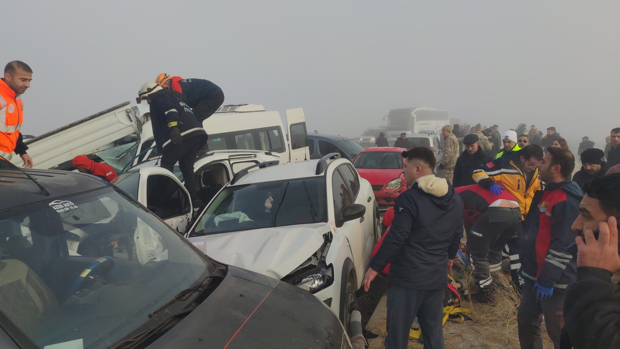 Van-Erciş kara yolunda bu sabah zincirleme bir kaza meydana geldi.