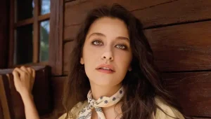 Zehra Kelleci kaç yaşında? Kızıl Goncalar dizisinin dikkat çeken karakterlerinden