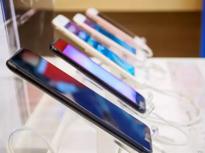 Yurt dışından getirilen cep telefonlarının Türkiye’de kullanılabilmesi için IMEI (Uluslararası