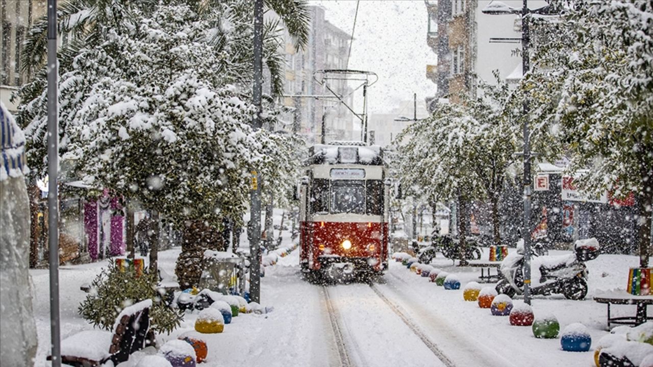 İstanbul, kış mevsiminin ortasına yaklaşırken kar beklentisiyle gündemde. Yeni yıla