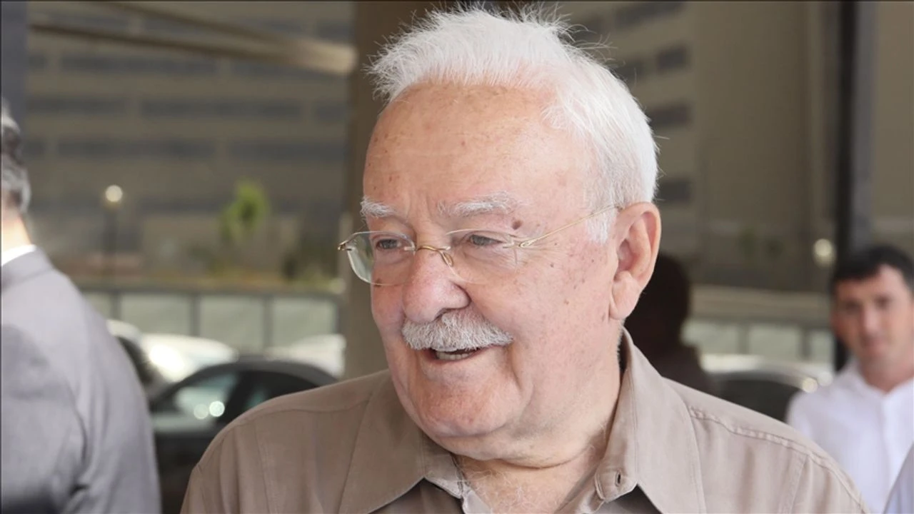 Türk siyasetinin ve hukuk dünyasının önemli isimlerinden biri olan Ahmet