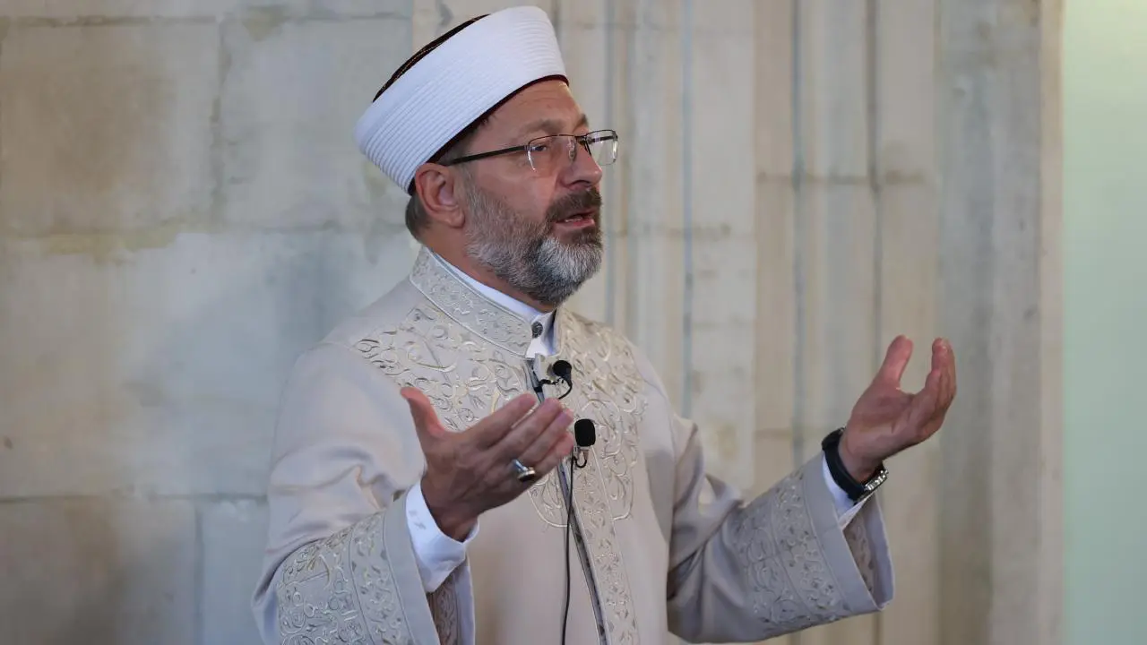 Erbaş, yayımladığı mesajında, mübarek üç ayların ve Regaip Gecesi’nin hayırların