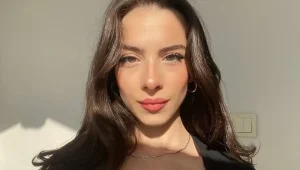 Ecem Öz kaç yaşında? Kanal D’nin yıllardır ekranlarda fırtınalar estiren