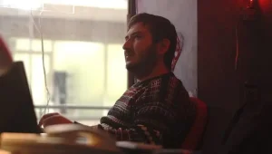 Feyyaz Yiğit Kimdir? Feyyaz Yiğit, son yıllarda yazdığı ve oynadığı