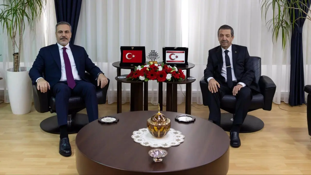 Çeşitli temaslarda bulunmak üzere KKTC’ye gelen Fidan, KKTC Dışişleri Bakanlığında