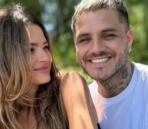 Galatasaray’ın yıldız futbolcusu Mauro Icardi, gündemden düşmeyen özel hayatıyla bir