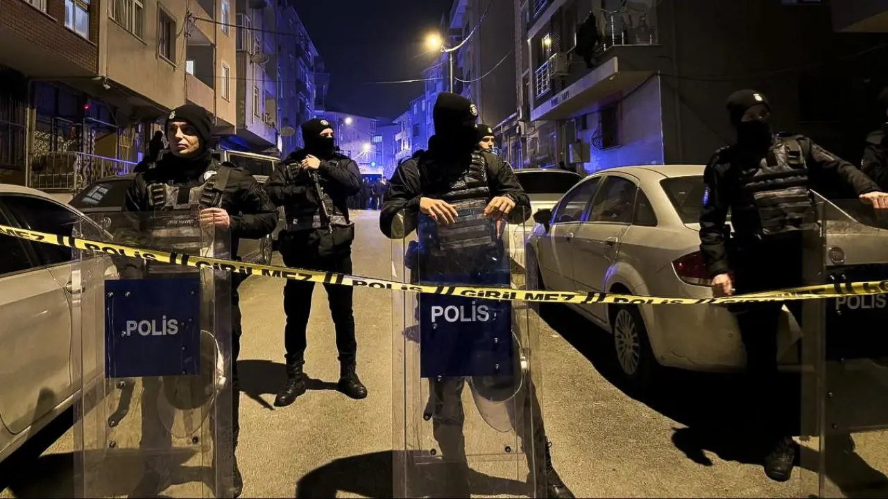 Akşemsettin Mahallesi Derin Sokak’taki 3 katlı apartmanın üçüncü katındaki ablasının