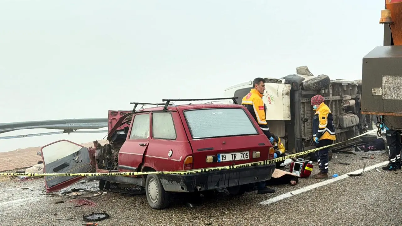 Kırşehir-Kaman kara yolu Karakurt köyü yakınlarında sera işçilerini taşıyan servis