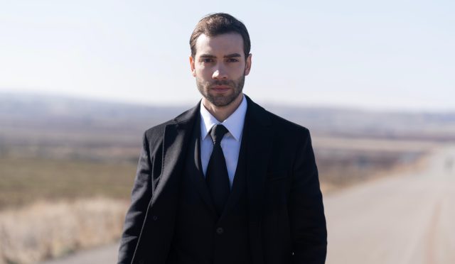 Yalı Çapkını'nın Karan'ı Armağan Oğuz Kimdir? Evli mi, Kaç Yaşında, Nereli, Hangi Dizi ve Filmlerde Oynadı?