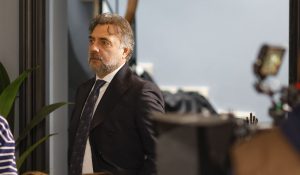 Gain platformunda yayınlanacak olan Ev Hapsi dizisinin başrol oyuncusu Oktay