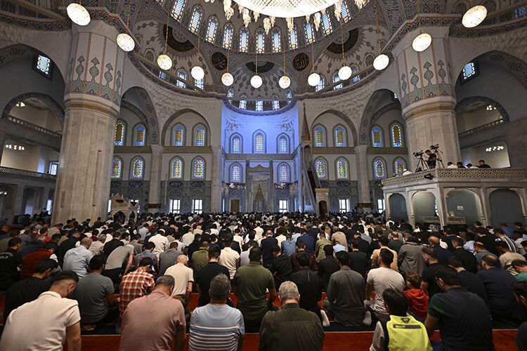 2025 Regaip Kandili Mesajları: Anlamlı, Ayetli, Hadisli, Dualı, Kısa, Uzun ve Resimli Kandil Mesajları