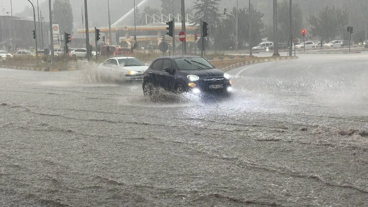 Meteoroloji Genel Müdürlüğü tarafından yapılan son tahminlere göre, öğle saatlerinden